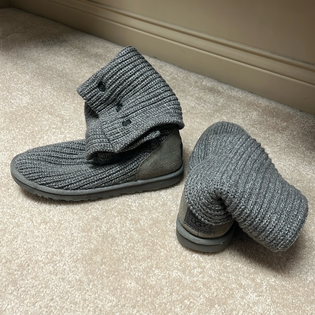 Gray Knit Uggs